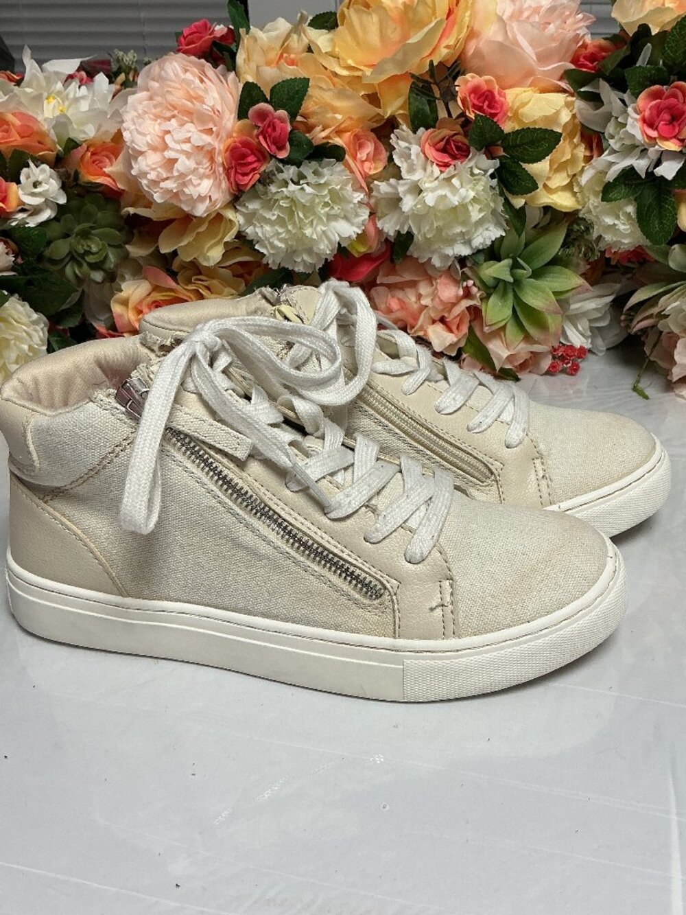 Universal Thread Textured High Top Side Zip Sneakers Cream Ivory Women’s Size 8
